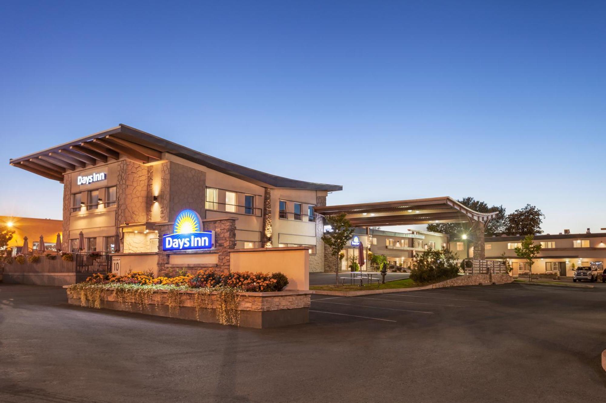 Days Inn By Wyndham Montreal East — Photos 1